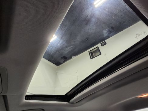 Used 2017 Honda Accord EX-L image 2