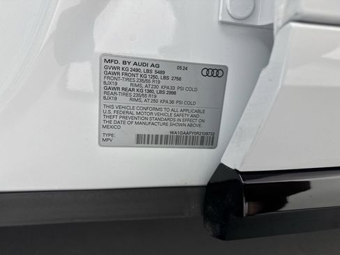 Used 2024 Audi Q5 2.0T Premium w/ Summer of Audi Package AWD/4WD image 39