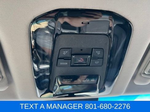 Used 2024 Toyota Venza LE AWD/4WD image 23
