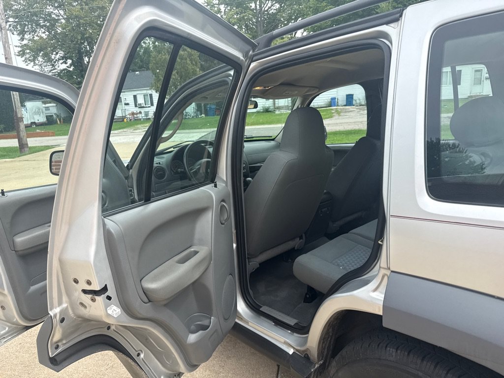 Used 2006 Jeep Liberty Sport AWD/4WD image 13
