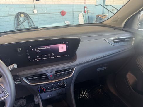 Used 2025 Buick Encore GX Preferred image 34