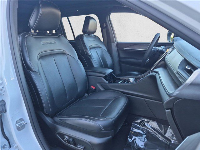 Used 2023 Jeep Grand Cherokee Overland AWD/4WD image 21