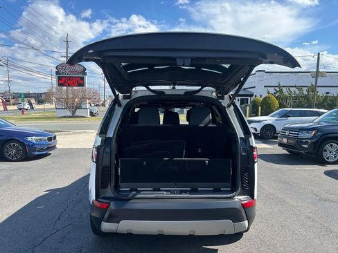 Used 2018 Land Rover Discovery HSE image 36