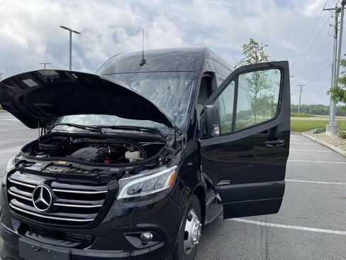 Used 2024 Mercedes-Benz Sprinter 3500 image 12