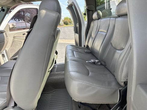 Used 2005 GMC Sierra 2500 SLE w/ Skid Plate Package AWD/4WD image 28