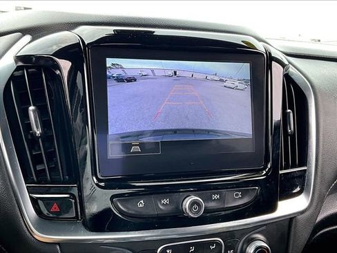 Used 2023 Chevrolet Traverse LT FWD image 32