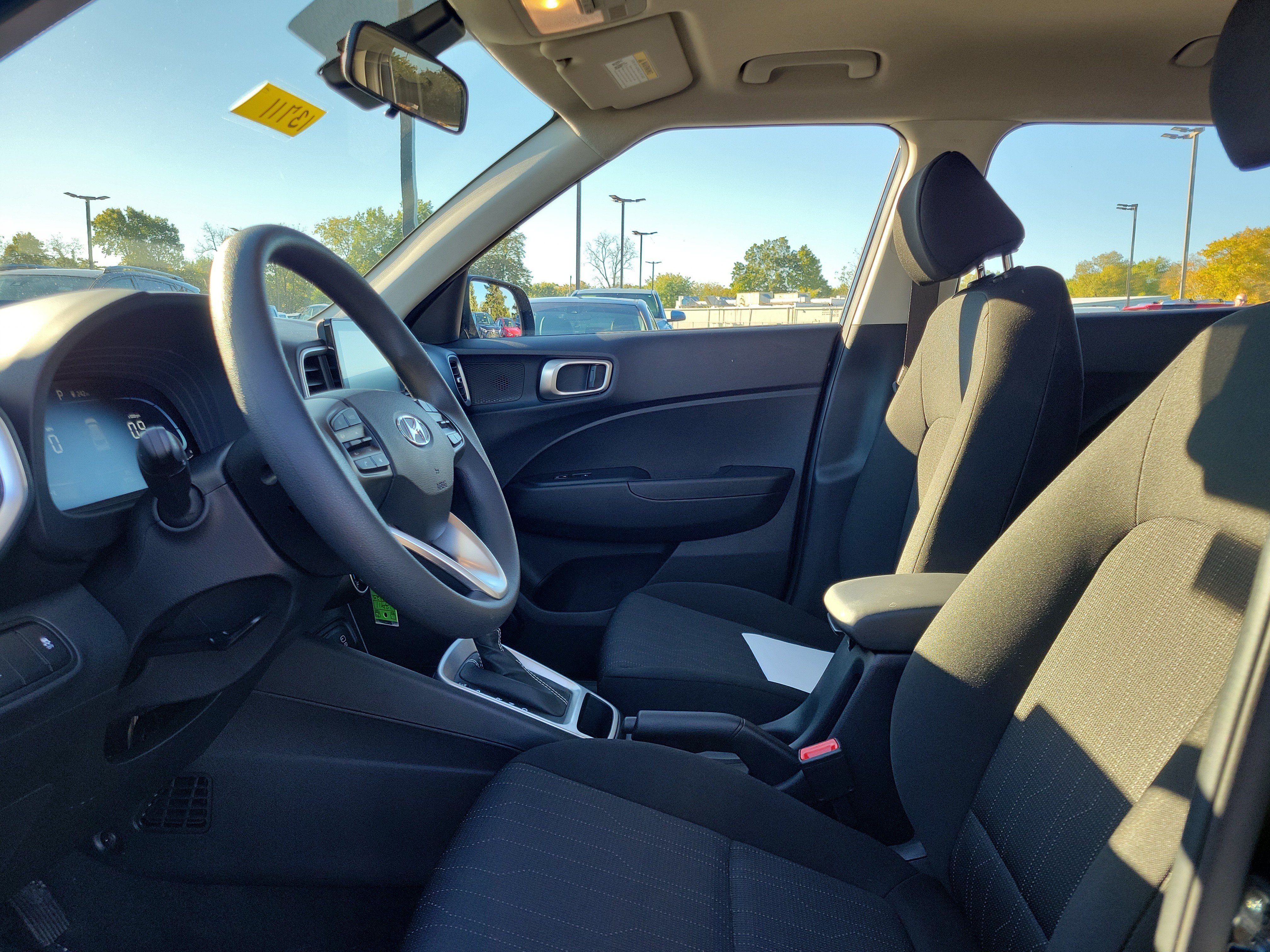 Used 2025 Hyundai Venue SE FWD image 15