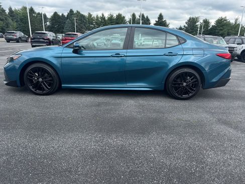 Used 2025 Toyota Camry SE FWD image 2