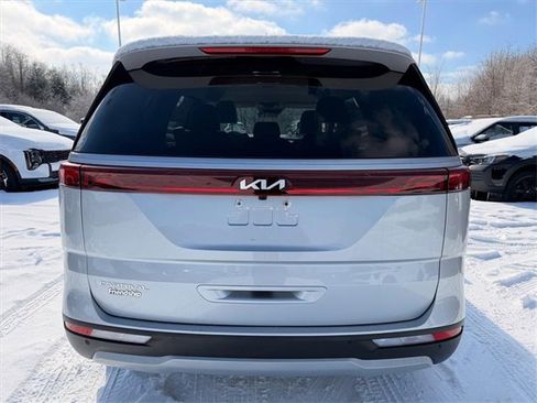 Used 2023 Kia Carnival LX image 8