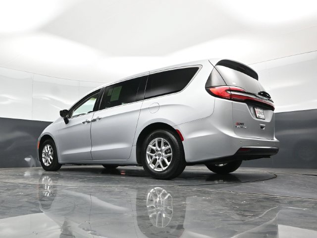 Used 2024 Chrysler Pacifica Touring-L FWD image 52