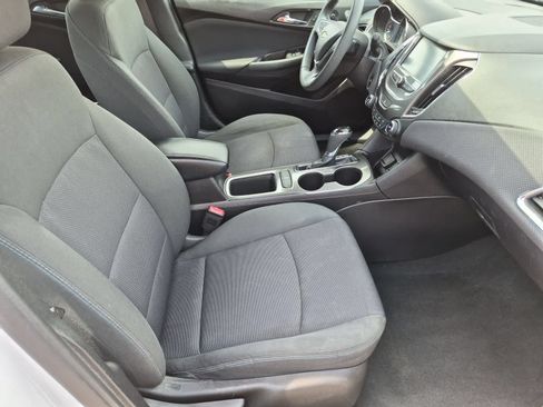 Used 2017 Chevrolet Cruze LT w/ Convenience Package FWD image 21