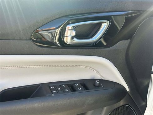 Certified 2022 Jeep Compass Limited w/ Sun and Sound Group image 13