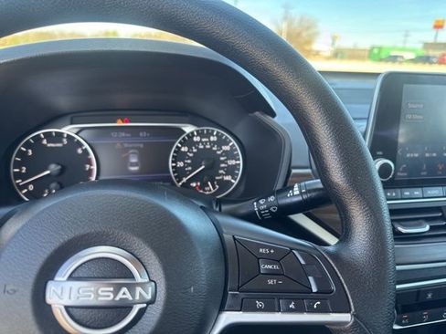 Used 2024 Nissan Altima 2.5 SV image 9