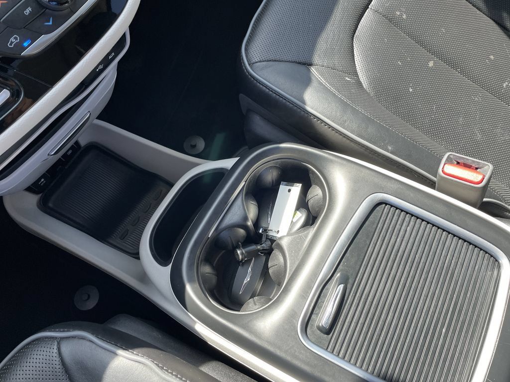 Certified 2019 Chrysler Pacifica Limited FWD image 21