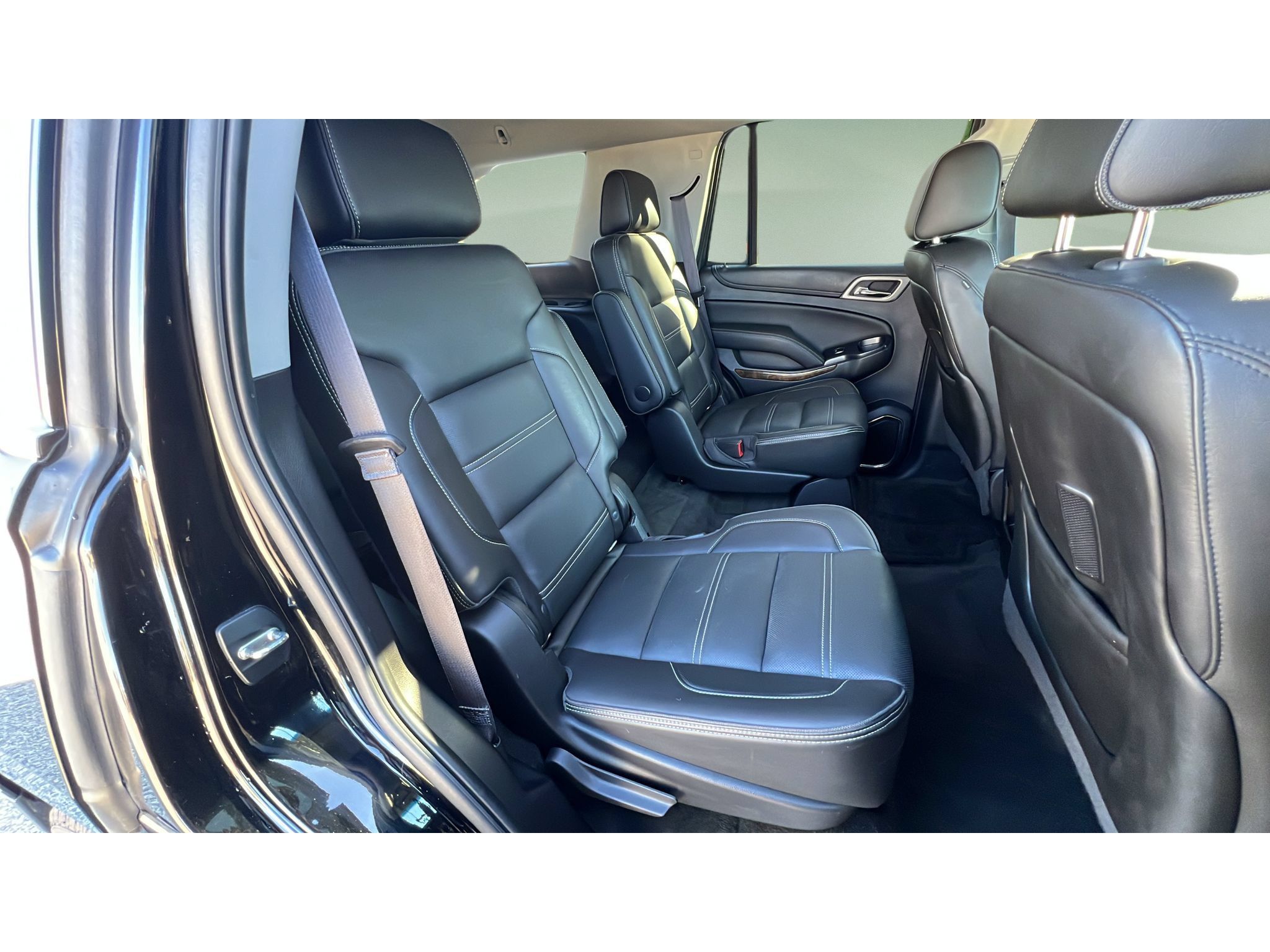 Certified 2015 GMC Yukon Denali w/ Premium Package AWD/4WD image 31