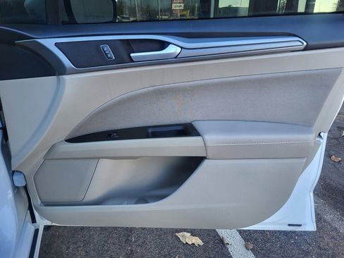 Used 2020 Ford Fusion SE image 19