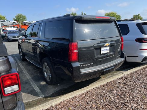 Used 2020 Chevrolet Suburban Premier AWD/4WD image 9