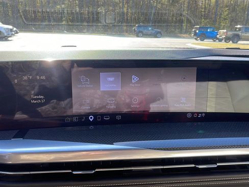 Used 2025 Cadillac Escalade V image 17