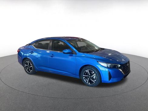 Used 2025 Nissan Sentra SV image 2