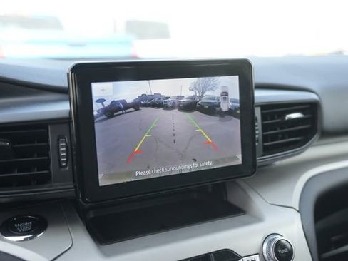 Used 2024 Ford Explorer XLT image 28