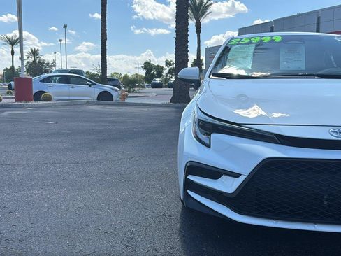 Used 2025 Toyota Corolla SE FWD image 3