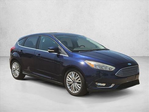 Used 2016 Ford Focus Titanium FWD image 3