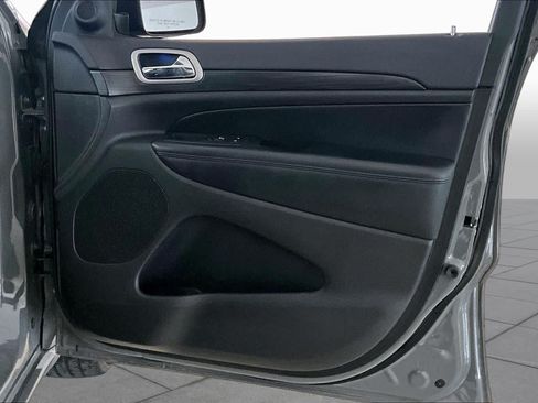 Used 2020 Jeep Grand Cherokee Altitude RWD image 21