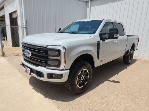 New 2026 Ford F250 Platinum w/ Tremor Off-Road Package AWD/4WD image 4