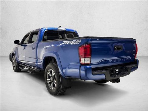 Used 2017 Toyota Tacoma TRD Sport image 8
