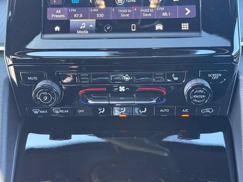 New 2025 Jeep Grand Cherokee Laredo X w/ Luxury Tech Group I AWD/4WD image 18