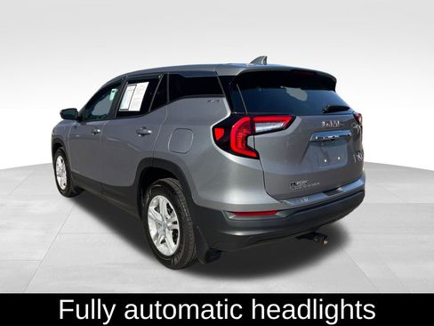 Used 2024 GMC Terrain SLE image 8