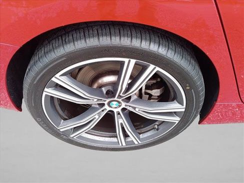 Used 2019 BMW 330i Sedan w/ Premium Package image 11