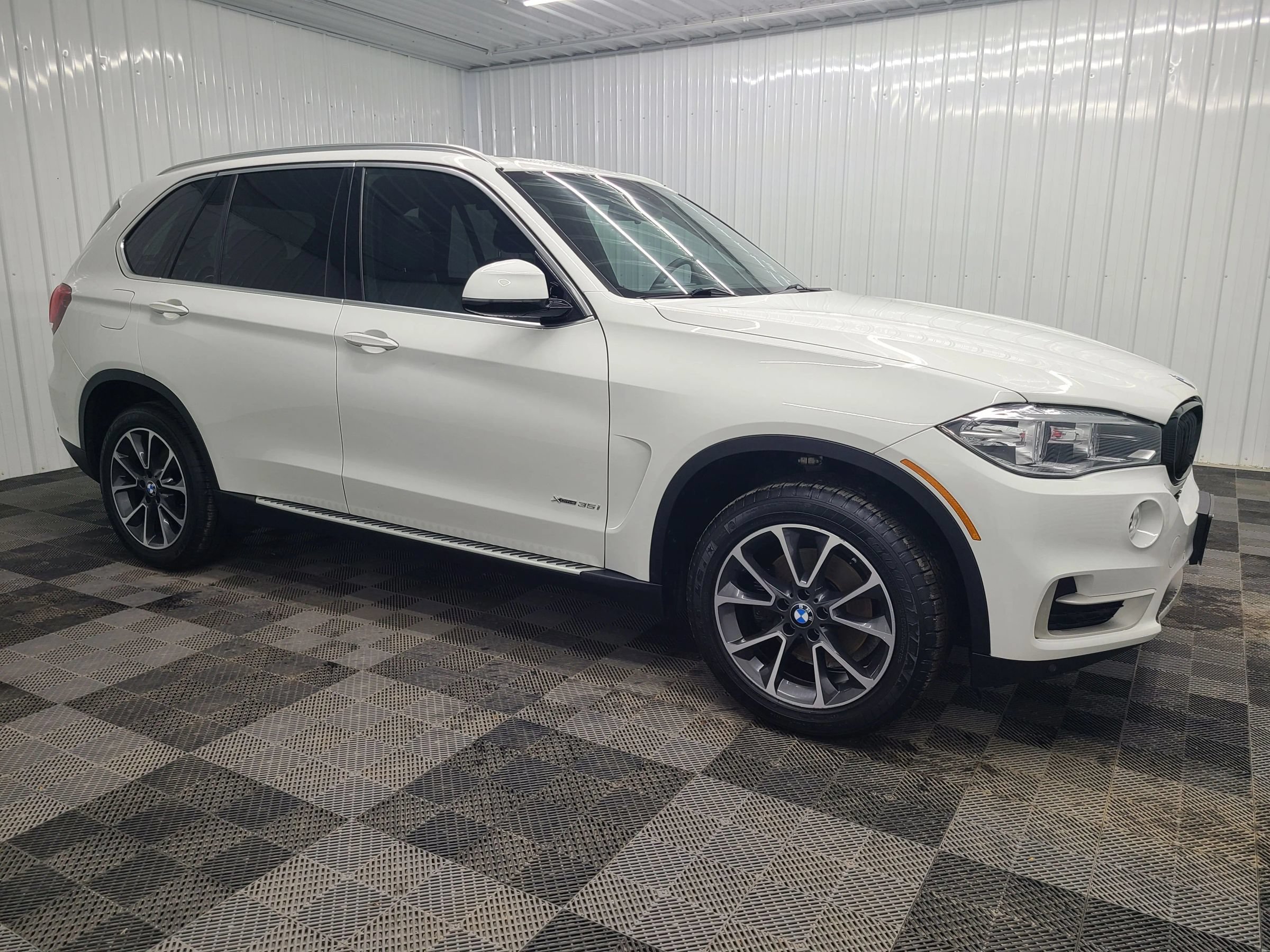 Used 2017 BMW X5 xDrive35i AWD/4WD image 1