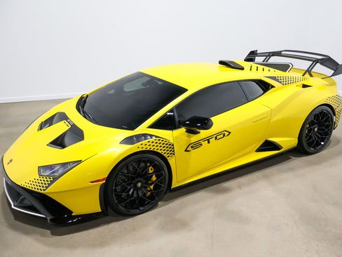 Used 2022 Lamborghini Huracan STO image 12