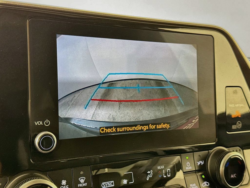 Used 2025 Toyota Highlander XLE AWD/4WD image 18