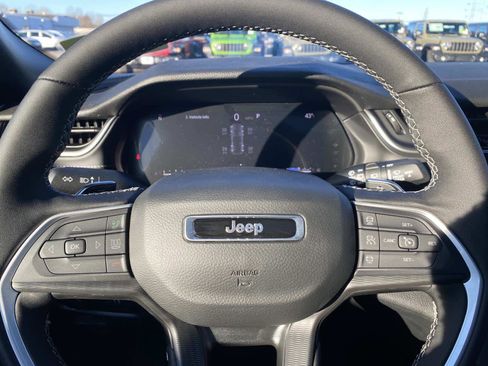 New 2025 Jeep Grand Cherokee Laredo image 14