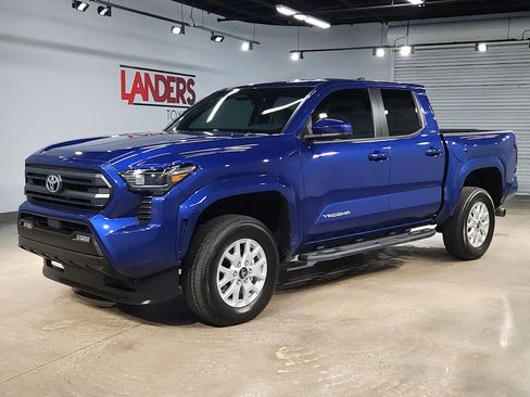 Certified 2025 Toyota Tacoma SR5 AWD/4WD image 3
