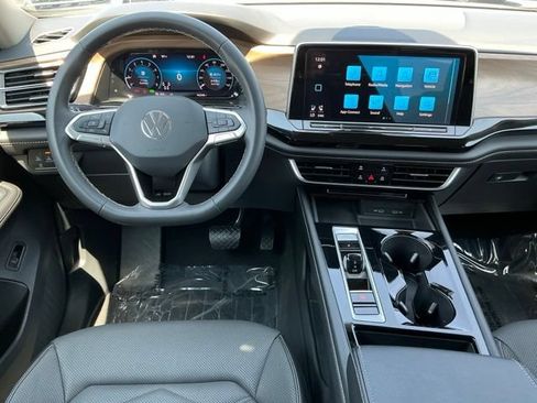 Used 2024 Volkswagen Atlas SE AWD/4WD image 12