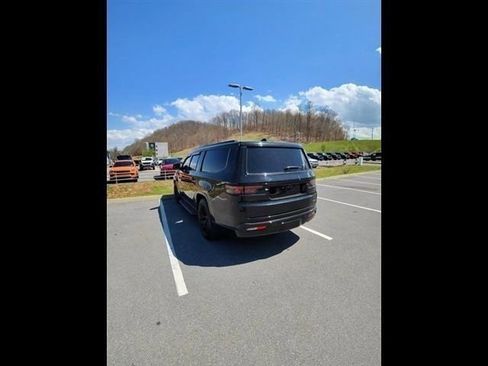 Used 2024 Jeep Wagoneer L Series II w/ Convenience Group I image 18