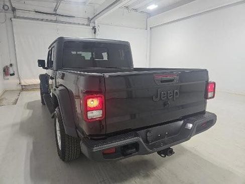 Used 2022 Jeep Gladiator Sport AWD/4WD image 3
