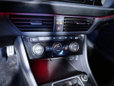 Used 2019 Volkswagen Jetta GLI image 19