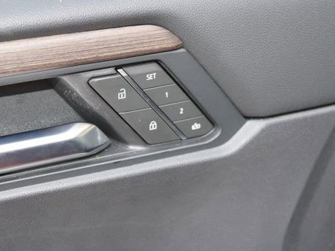 Used 2025 GMC Acadia Denali w/ Super Cruise Package image 23