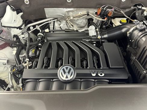Used 2023 Volkswagen Atlas SE w/ Black Wheel Package FWD image 23