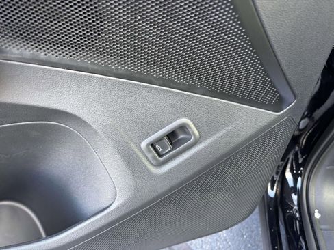 New 2026 Volkswagen Tiguan SE image 14