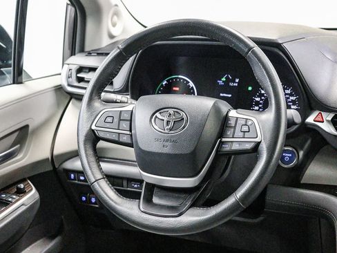 Used 2024 Toyota Sienna XLE w/ XLE Plus Package AWD/4WD image 17