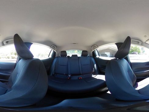 Used 2025 Toyota Prius LE FWD image 38