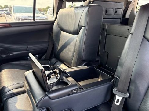 Used 2011 Lexus LX 570 4WD image 31