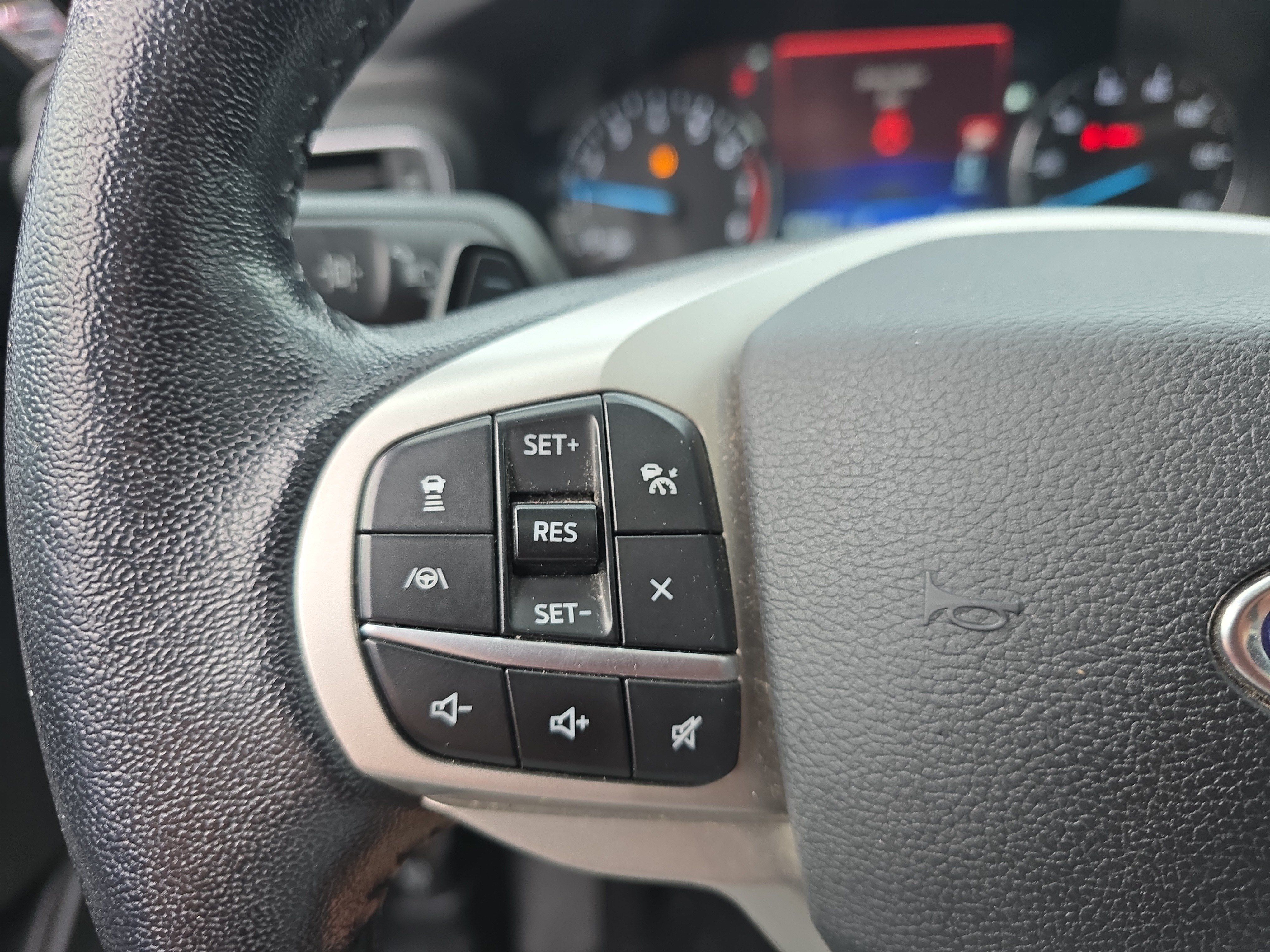 Used 2021 Ford Explorer Limited w/ Equipment Group 301A AWD/4WD image 11