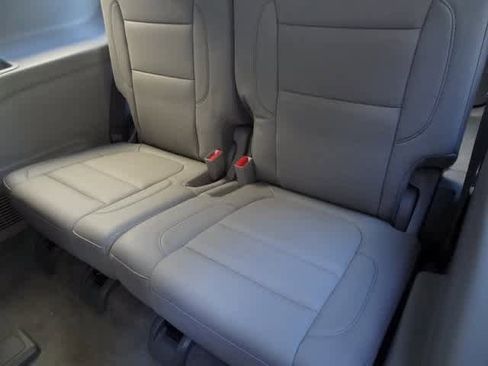 Used 2023 GMC Acadia SLT image 8