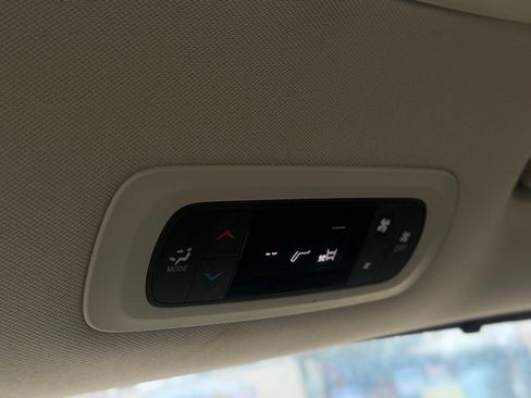 Used 2021 Chrysler Voyager Lxi FWD image 19